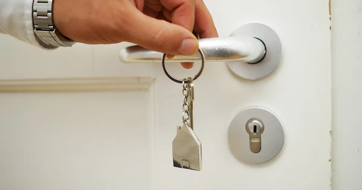 Airbnb Key Handover Options in London: Lockbox, Smart Lock, KeyNest or a Meet and Greet