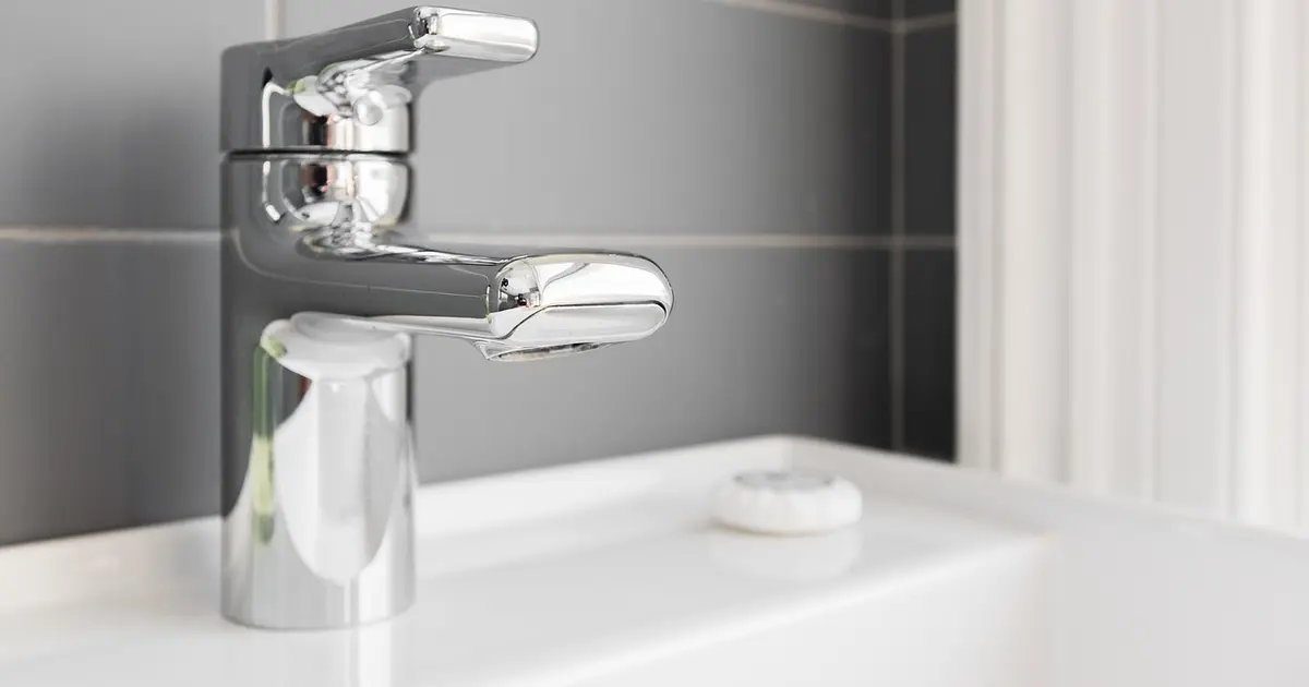 How to Remove Limescale from Taps, Showers and Tiles in a Hard-Water City